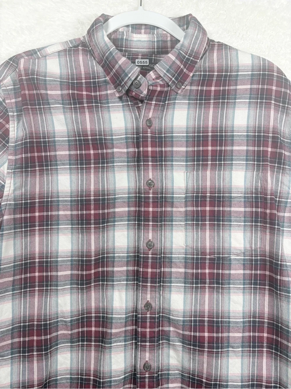 Banana Republic Men’s Plaid Button-Up Flannel in Burgundy and White 0555